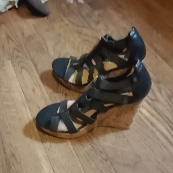 Steve Madden - Picture 2 of 4